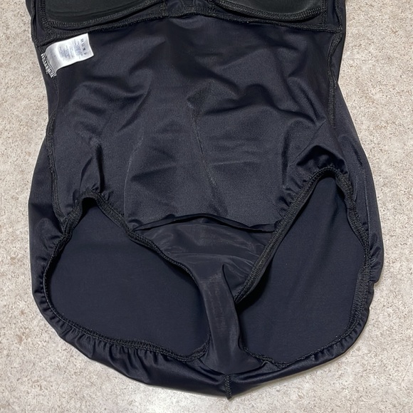 LANDS’ END BLACK ONE PIECE SKIRT SWIMSUIT WITH SOFT CUPS - Picture 8 of 8